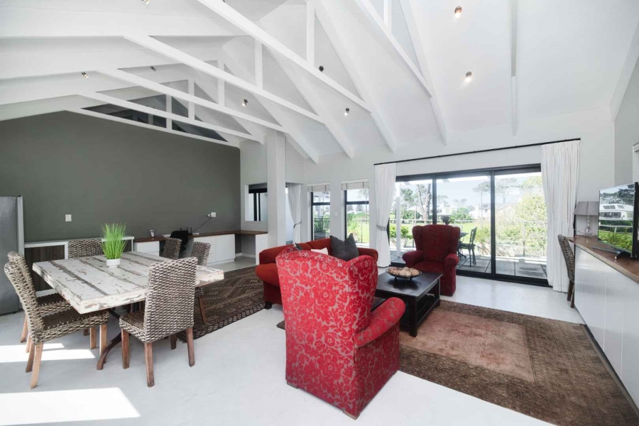 4 Bedroom Property for Sale in Fernkloof Estate Western Cape